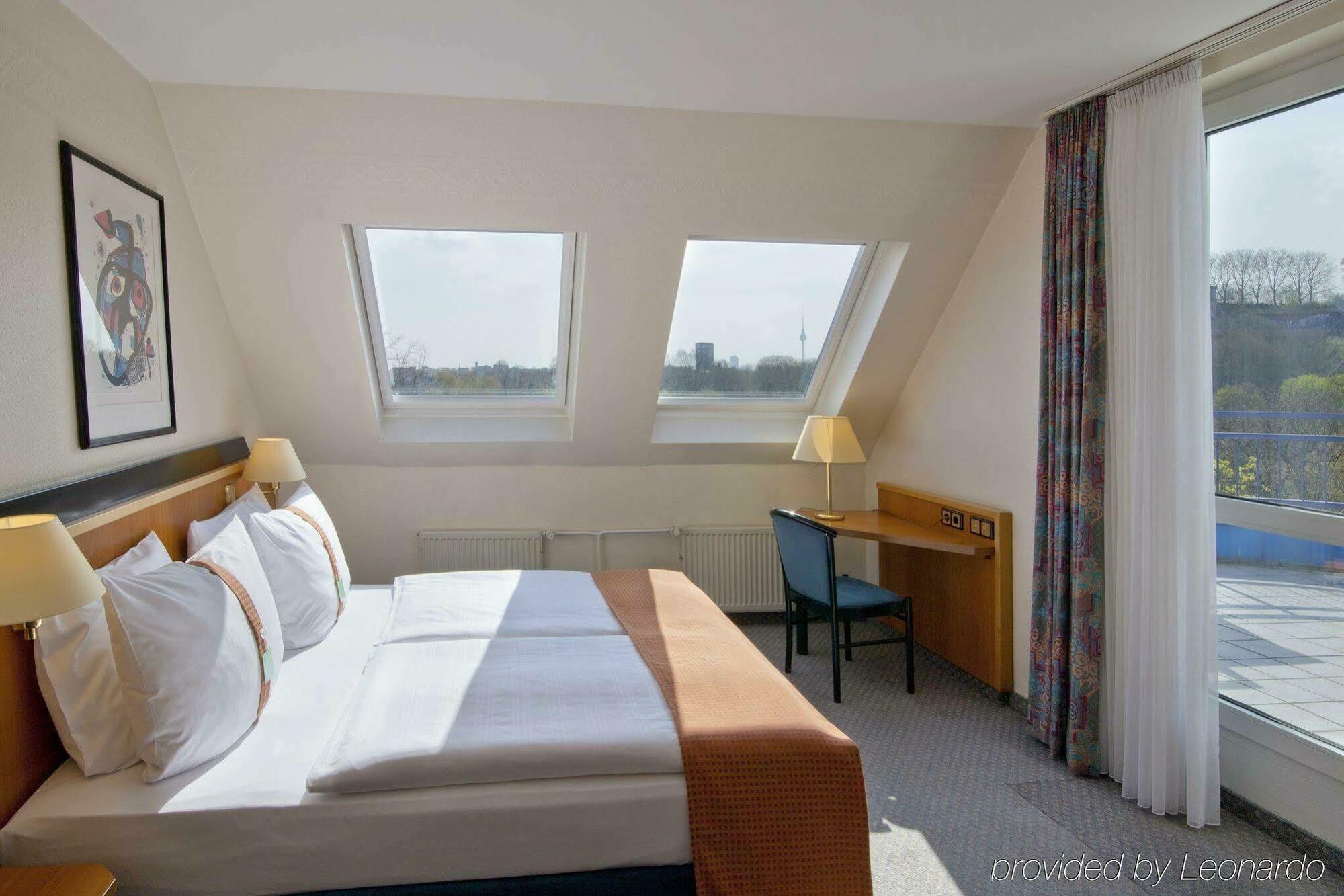 Moxy Humboldthain Park Hotel